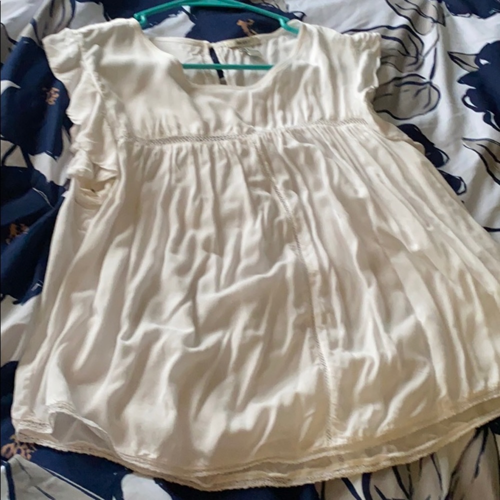 White tank top/blouse with lace trimming